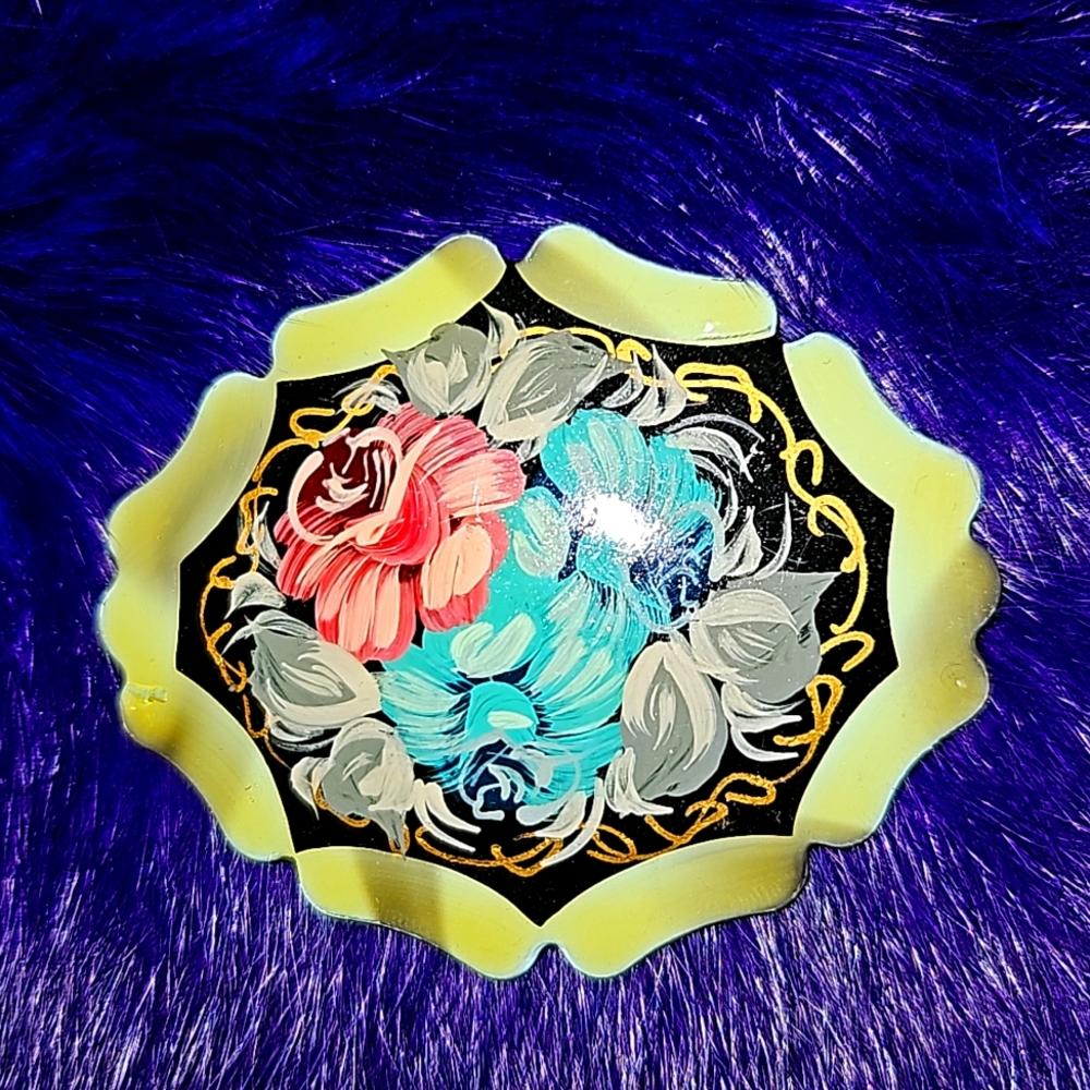ENAMEL PAINTED FLORAL OVAL WOODEN‎ BROOCH